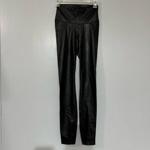 White House Black Market Skinny Pants in Black Size 00
